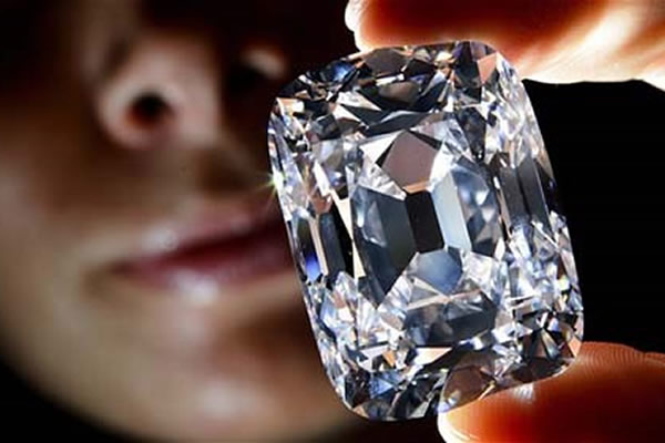 Phân biệt kim cương tự nhiên và kim cương tổng hợp