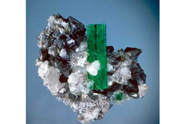 Emerald biến thể màu xanh lục của beryl